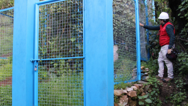 La Contraloría General detectó que servidores de la Municipalidad Distrital de Ocobamba, de la gestión anterior, beneficiaron a un postor con el otorgamiento de la buena pro para ejecutar la obra de saneamiento e instalación de Planta de Tratamiento de Aguas Residuales (PTAR) en Ocobamba, provincia de Chincheros, pese a que el consorcio no acreditó la documentación requerida para la etapa de admisión y suscripción del contrato.