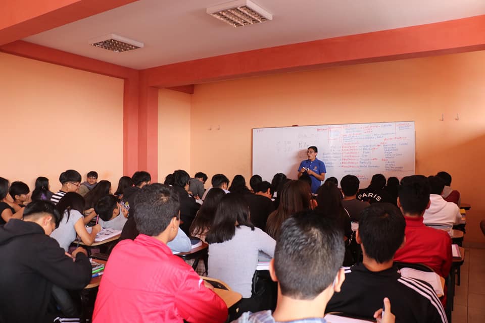 JÓVENES CONTINÚAN PREPARÁNDOSE EN LA ACADEMIA MUNICIPAL "CEPRE HUAURA" REFORZANDO SU CONOCIMIENTO PARA POSTULAR E INGRESAR A LA UNIVERSIDAD