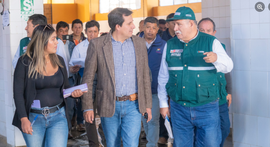 En respuesta a la preocupante situación del camal de Abancay, el alcalde Raúl Peña, lideró una visita de supervisión y evaluación esta mañana en colaboración con algunas Subgerencias.