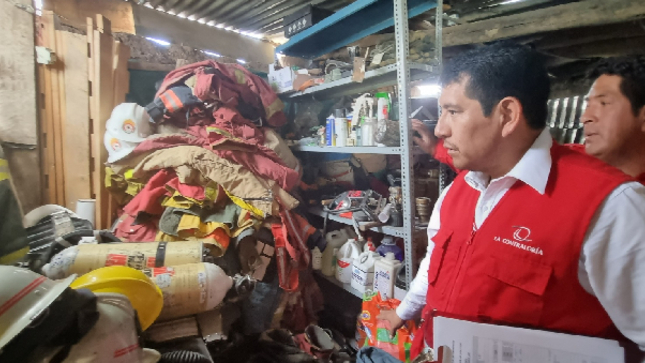 La Contraloría General advirtió a la Intendencia Nacional de Bomberos del Perú sobre las deficiencias estructurales y el riesgo de colapso que pueden sufrir la infraestructura de los locales donde operan las compañías de bomberos “Salvador San Juan N° 222” y “La Esmeralda N° 220”, lo que pone en riesgo la vida y salud de sus integrantes.