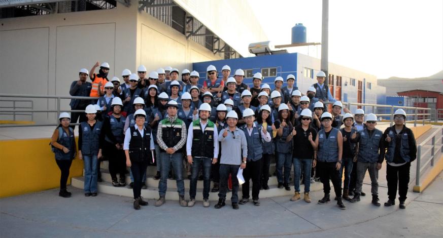 La comuna provincial en alianza con la Universidad Nacional de Moquegua, organizó para más de 50 alumnos de la Escuela de Ingeniería Civil, una visita guiada a las instalaciones del Camal Municipal. A través de la Subgerencia de Desarrollo Social, conducida por el Abog. Jesus Macedo, estudiantes de la referida casa de estudios lograron profundizar más en el aspecto práctico de su profesión con una experiencia vivencial.