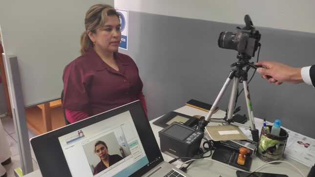 Toma de fotografía con el kit de identificación
