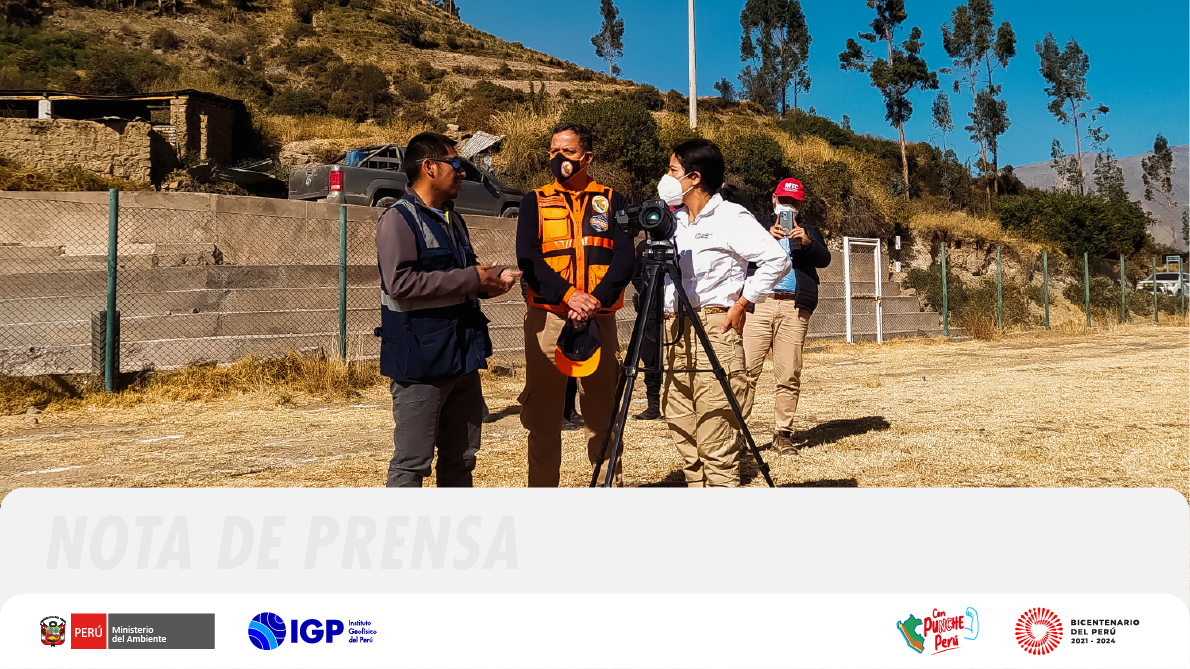 IGP explica in situ la erupción del volcán Ubinas a autoridades del Gobierno central