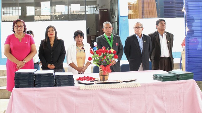 Autoridades en Mesa de Honor