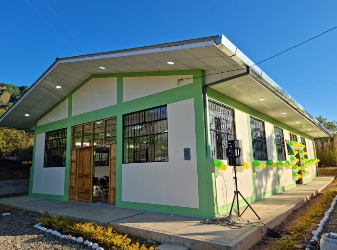 Inauguran salones comunales en Huayanay Bajo y Empalizada
