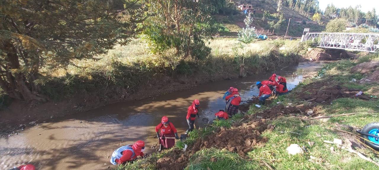 LIMPIEZA Y DESCOLAMATACION DEL RIO HATUNMAYU