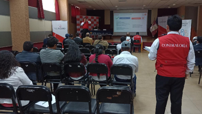 Continuando con la labor de fortalecimiento del control social, la Contraloría General realizará este 13 y 20 de julio la Audiencia Pública “La Contraloría te escucha” en las provincias de Carhuaz y Yungay, a través de las cuales los ciudadanos y representantes de la sociedad civil organizada podrán presentar sus alertas y denuncias sobre el uso inadecuado de bienes y recursos del Estado en las diferentes entidades públicas de su jurisdicción.
