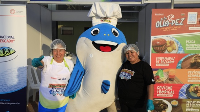 	Las madres líderes de ollas comunes de los distritos de Ate, San Juan de Lurigancho y Villa María del Triunfo vendieron platos saludables a base pescado.