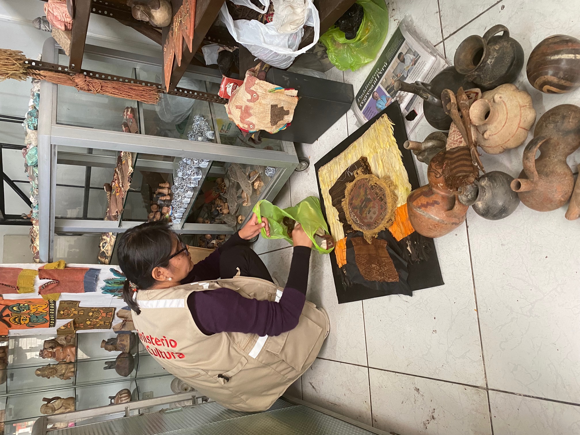 Ministerio de Cultura realiza operativo conjunto en centro artesanal a fin de proteger el patrimonio cultural mueble