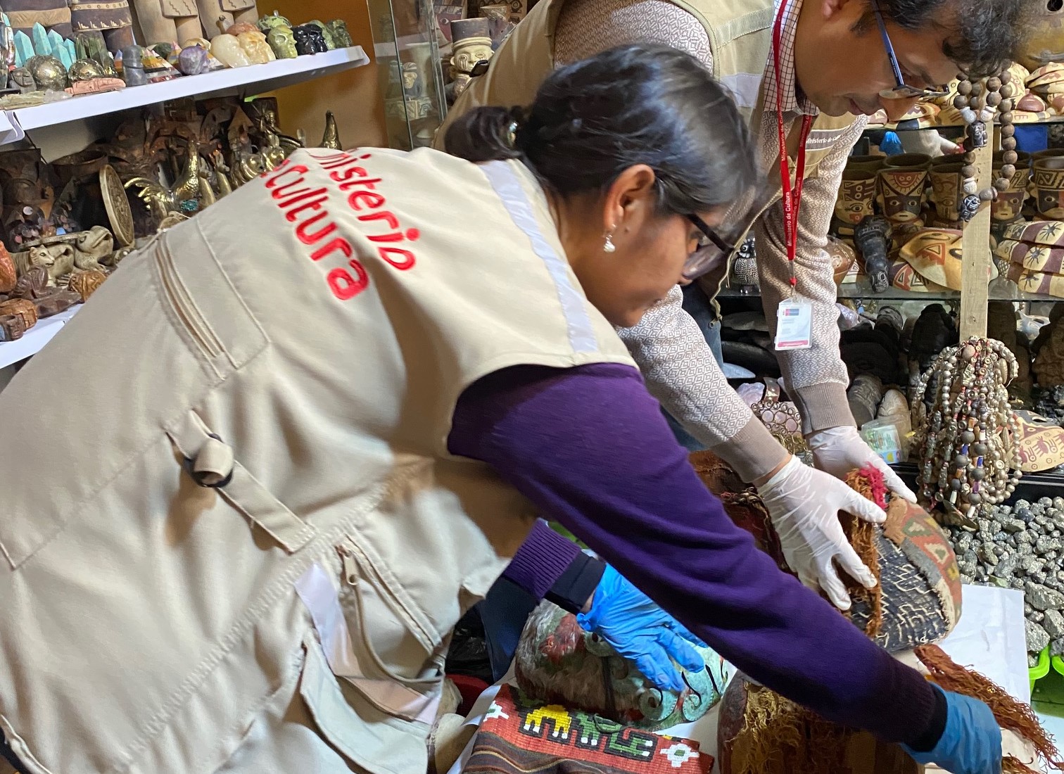 Ministerio de Cultura realiza operativo conjunto en centro artesanal a fin de proteger el patrimonio cultural mueble