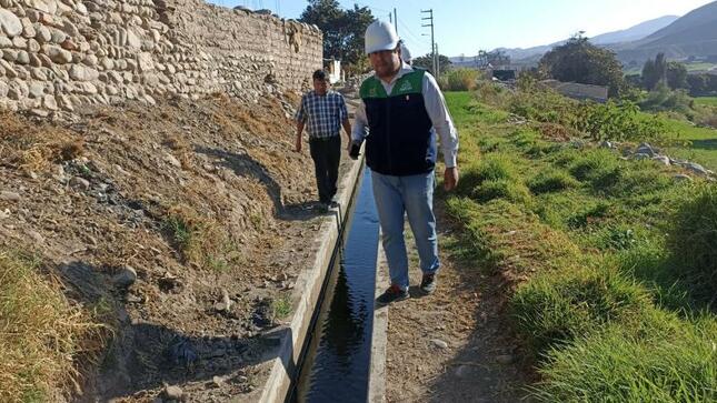 La Municipalidad Provincial de Mariscal Nieto, esta tarde realizó la visita para recepción del mantenimiento y limpieza del canal Echeverria, Sector Santa Rosa ejecutado en convenio con Lurawi Perú. Estuvo presente el comité de recepción de mantenimiento liderado por el Coordinador de la Oficina de Mantenimiento, Ing. Esaud Colana.