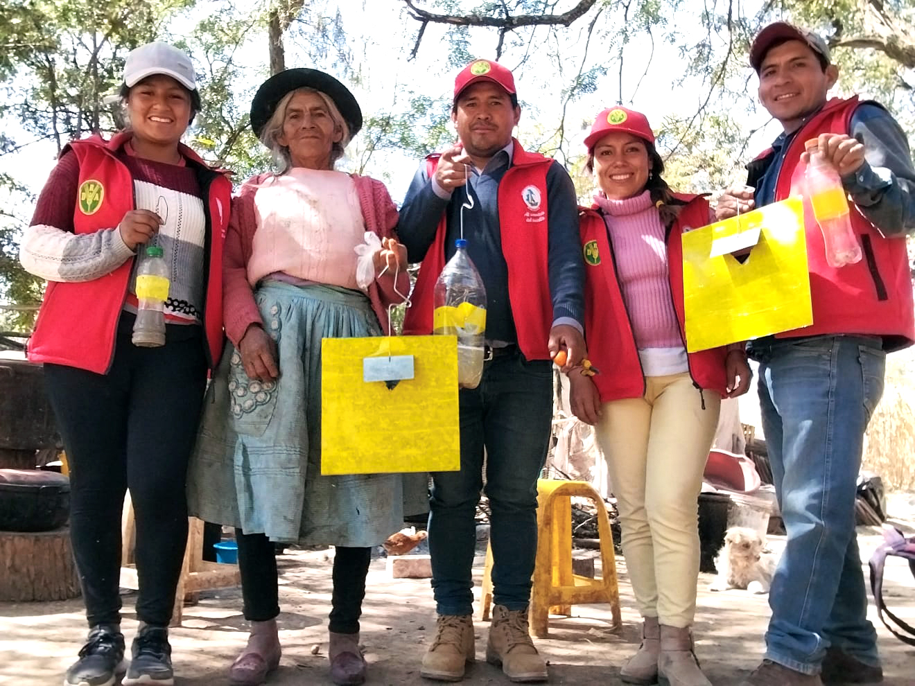 Más de 1800 productores frutícolas de Huanta fueron capacitados para controlar la mosca de la fruta