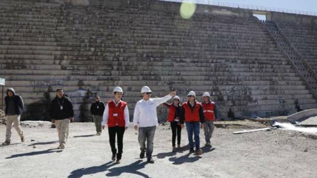 El contralor General de la República, Nelson Shack Yalta, llegó nuevamente a la región Arequipa para continuar con sus jornadas de supervisión y Despacho Contralor. En esta ocasión llegó hasta la provincia de Condesuyos para verificar in situ el estado en que se encuentra la represa de Arhata, en donde se pudo evidenciar las fallas en su construcción que a la fecha no han sido subsanadas y no permiten que sea recepcionada y puesta en funcionamiento en beneficio de la población agrícola de los distritos de Chuquibamba e Iray. En ese sentido, anunció una próxima intervención de control que permitirá identificar responsabilidades y perjuicio económico de esa obra.