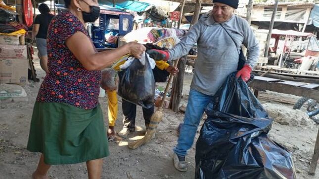 Municipalidad De Sullana Y Comerciantes Participaron De Primera Campaña De Limpieza En Mercadillo 