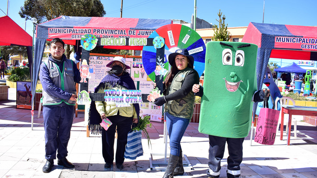 Exitosa Feria Informativa en Junín promovió la conciencia ambiental y la eliminación de las bolsas de plástico, en colaboración con el Zoológico de Denver y la Reserva Nacional de Junín.