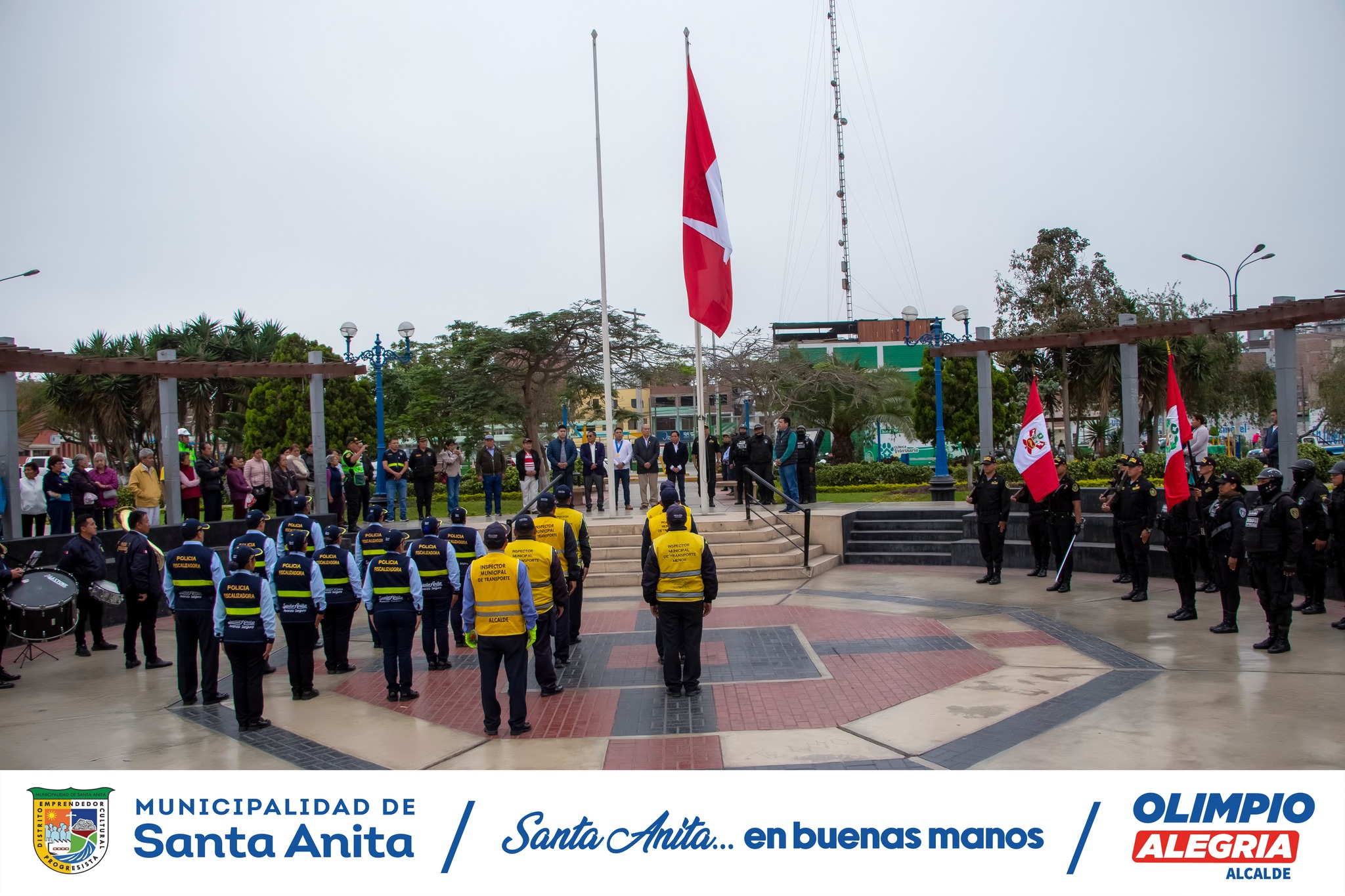 Con fervor patriótico se realizaron tres Izamientos a la bandera en Plaza de Armas, el parque José Abelardo Quiñones, nuestro héroe nacional de la aviación y el parque Nº 6 Andrés Avelino Cáceres en conmemoración de las batallas de Marcavalle, Concepción y Pucará. El Alcalde Olimpio Alegría destacó la importancia de trabajar coordinadamente con la Policía Nacional y la ciudadanía para prevenir acciones de inseguridad al tiempo de destacar los valores cívicos patrióticos.
#Olimpioalegria
#santaanitaenbuenasmanos
#mespatriota