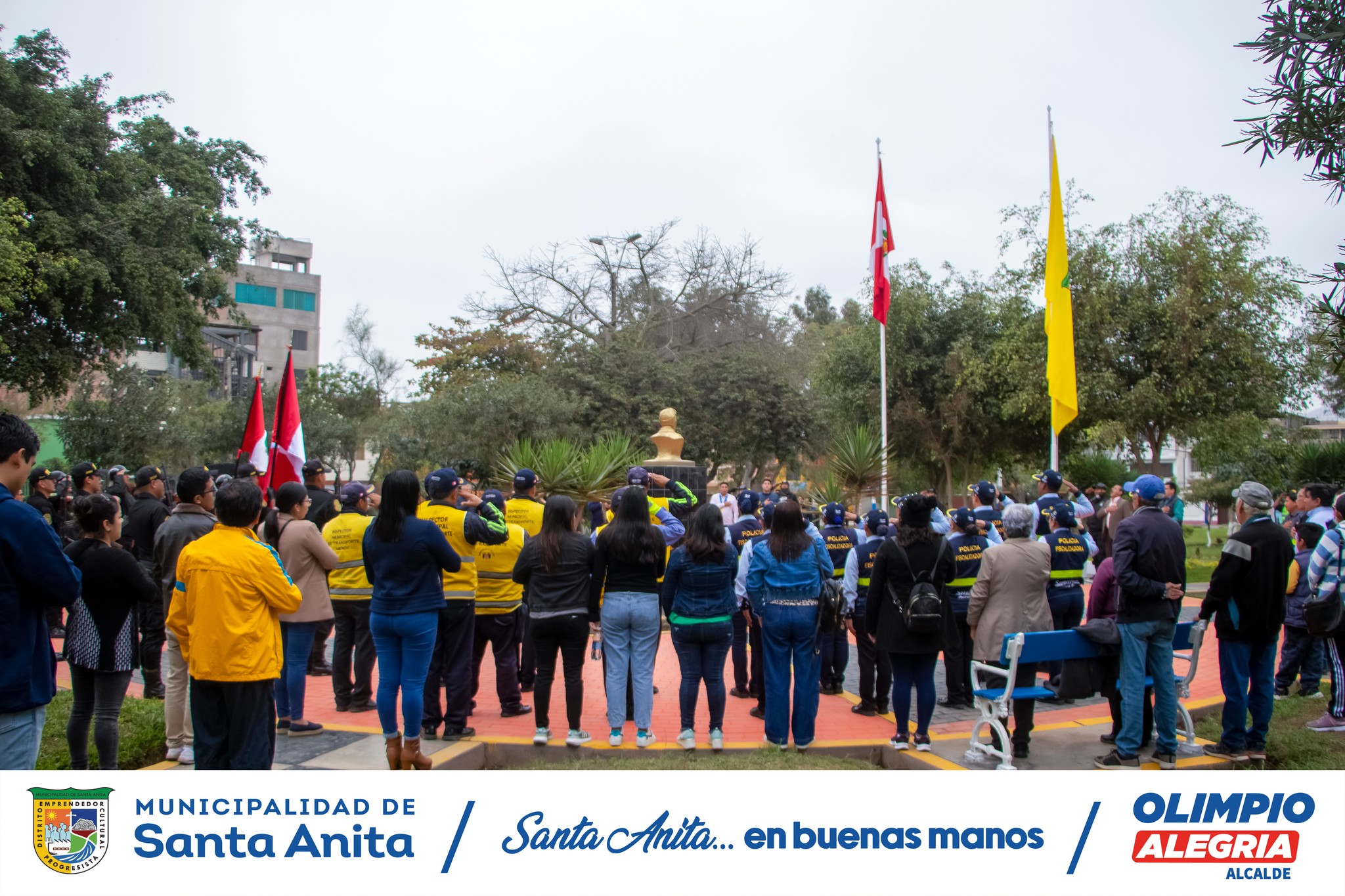Con fervor patriótico se realizaron tres Izamientos a la bandera en Plaza de Armas, el parque José Abelardo Quiñones, nuestro héroe nacional de la aviación y el parque Nº 6 Andrés Avelino Cáceres en conmemoración de las batallas de Marcavalle, Concepción y Pucará. El Alcalde Olimpio Alegría destacó la importancia de trabajar coordinadamente con la Policía Nacional y la ciudadanía para prevenir acciones de inseguridad al tiempo de destacar los valores cívicos patrióticos.
#Olimpioalegria
#santaanitaenbuenasmanos
#mespatriota