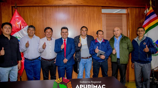 Gobernador regional Percy Godoy une esfuerzos con alcaldes para iniciar ejecución de proyecto de asfaltado de vía Huancarama - Pacobamba