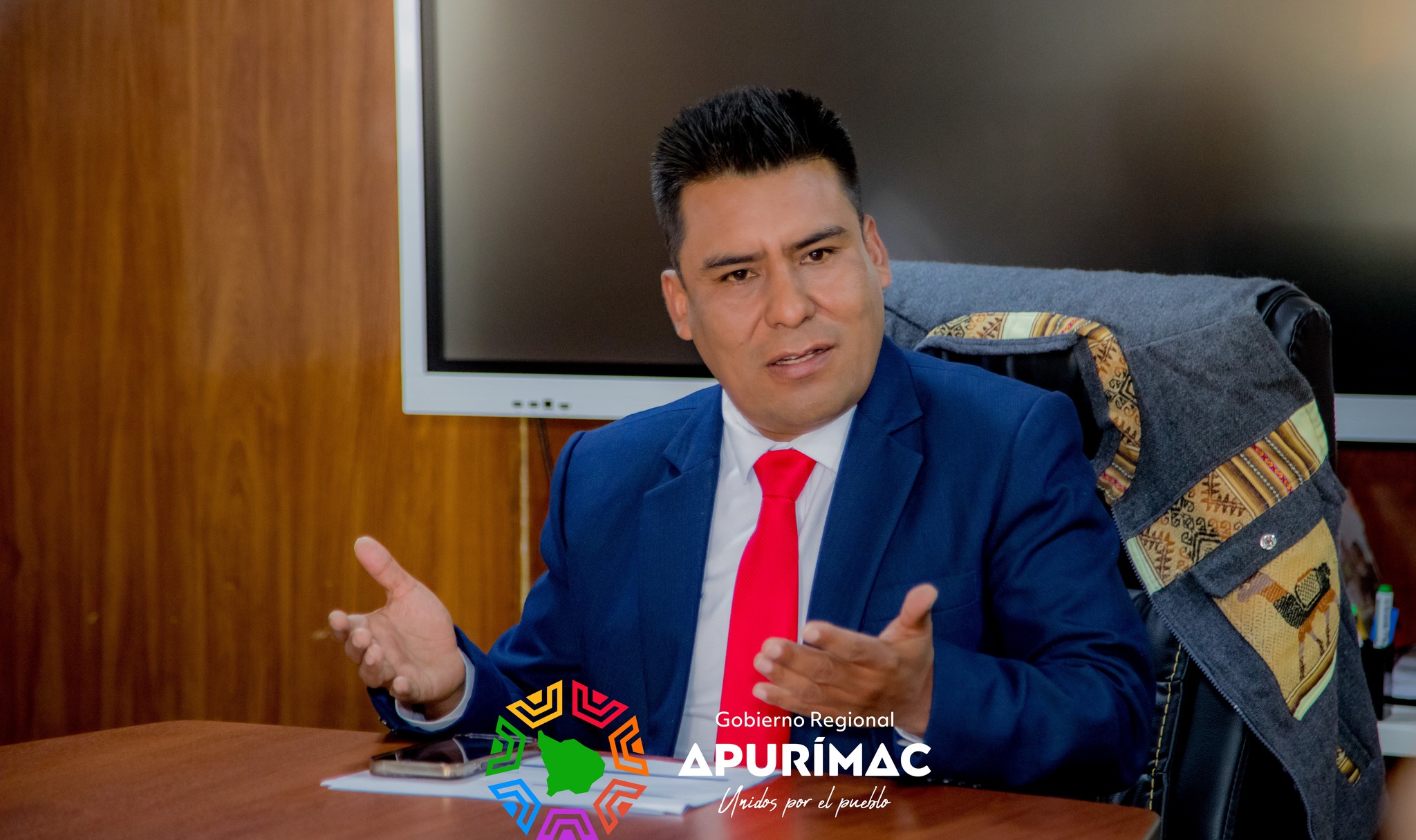 Gobernador regional Percy Godoy une esfuerzos con alcaldes para iniciar ejecución de proyecto de asfaltado de vía Huancarama - Pacobamba