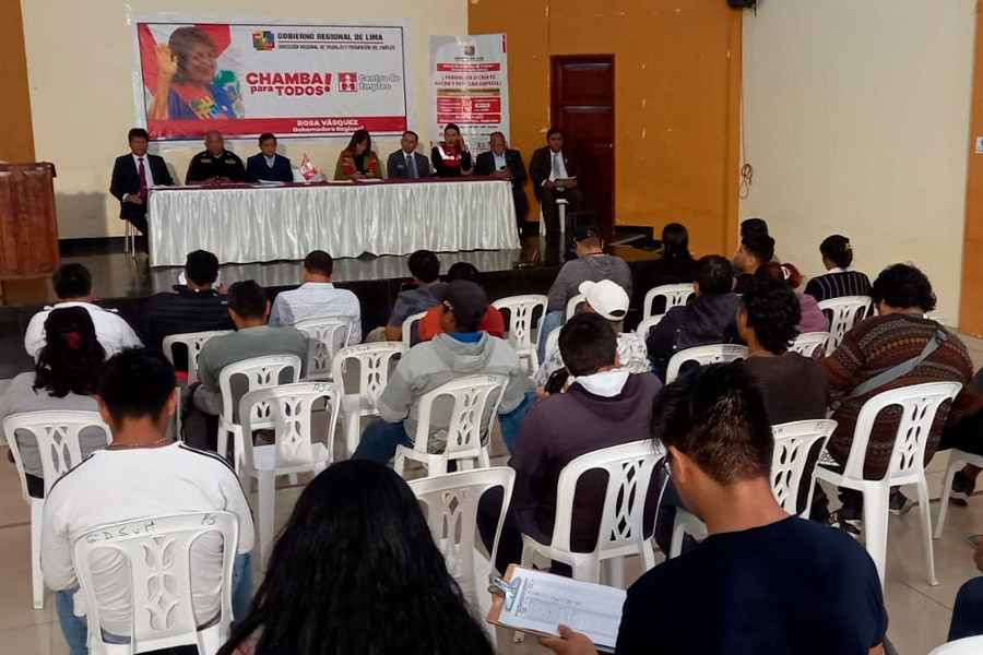 Entregarán becas integrales y medias becas de estudio a personas de escasos recursos económicos en Cañete