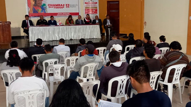 Entregarán becas integrales y medias becas de estudio a personas de escasos recursos económicos en Cañete