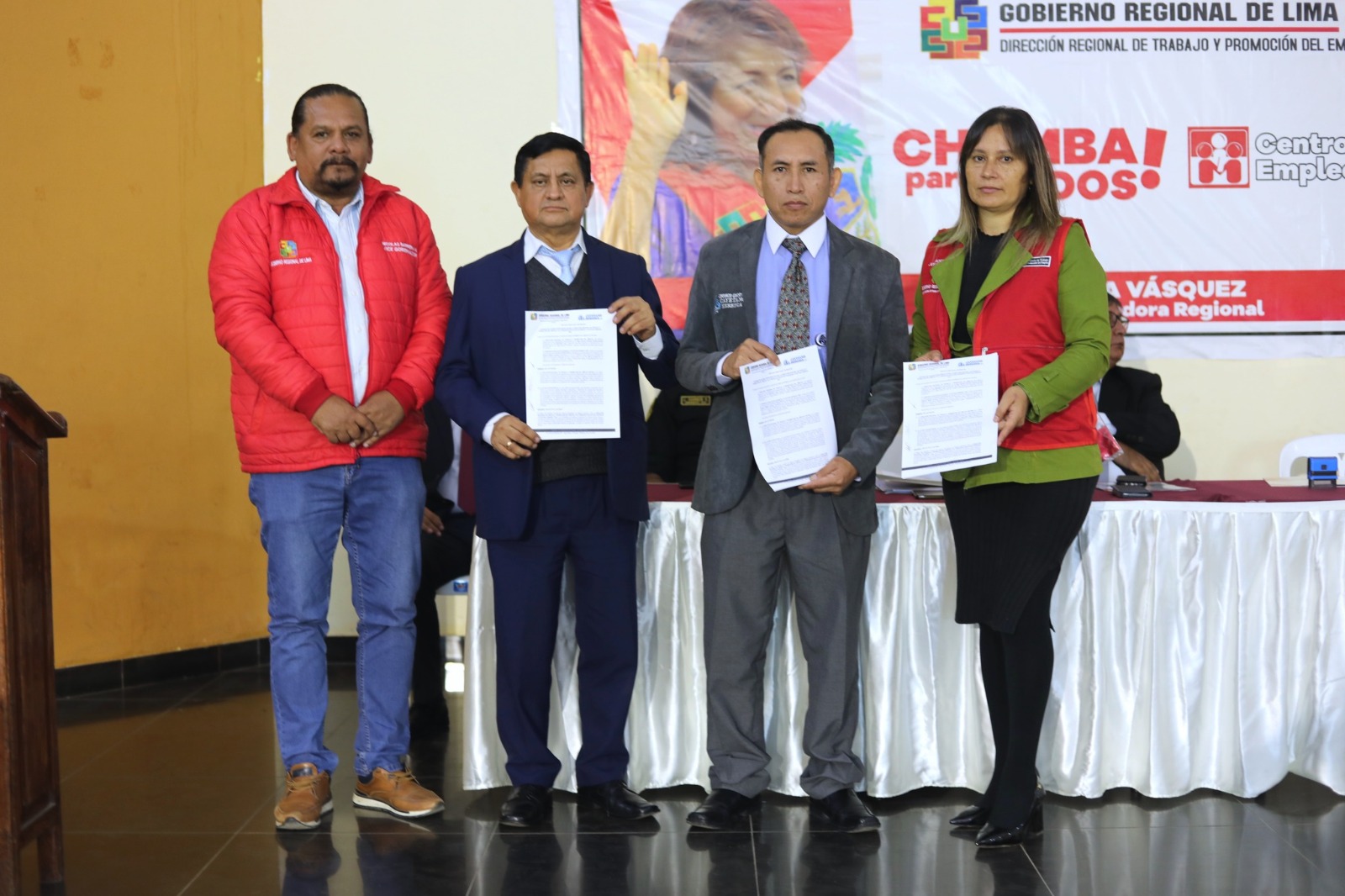 Entregarán becas integrales y medias becas de estudio a personas de escasos recursos económicos en Cañete