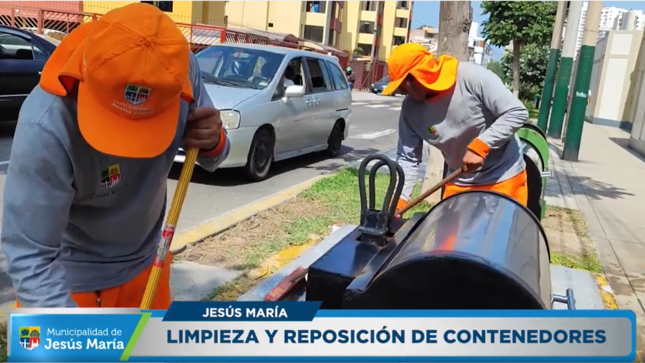 Continuamos con el mantenimiento integral de las estructuras de almacenamiento temporal de 🚮 residuos sólidos de nuestro distrito. Actualmente contamos con 13 contenedores soterrados y 12 semi soterrados.