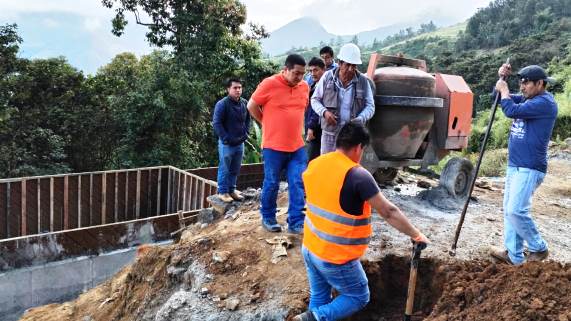 Supervisan avance en obra de agua potable y saneamiento de Palambla y La Paccha (Canchaque)