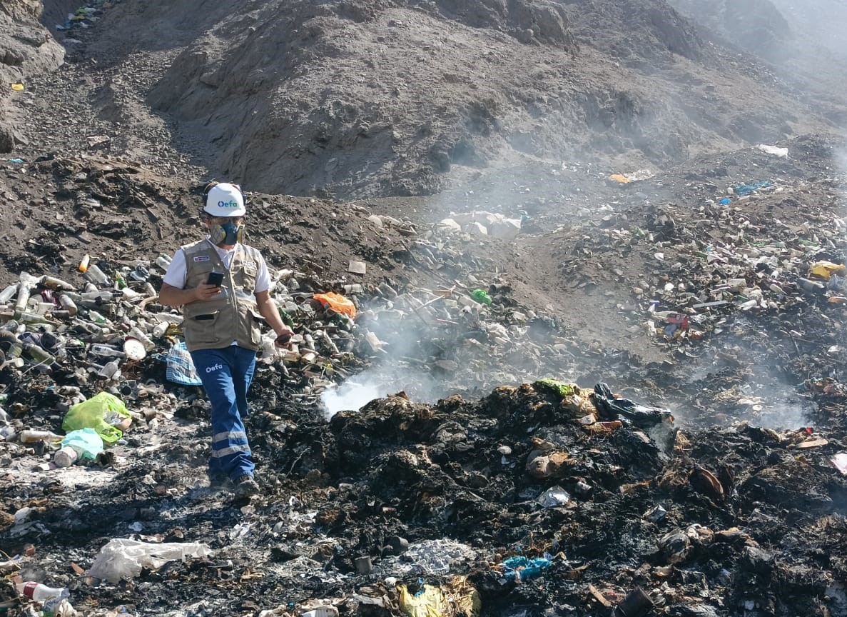 Ica: OEFA supervisa incendio en el Botadero Sector Las Lomas