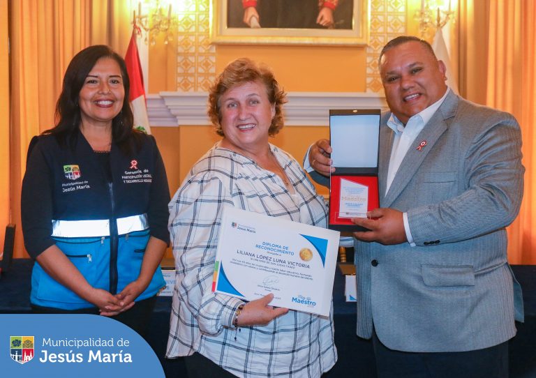 Compartimos con todos ustedes las fotos de la emocionante ceremonia de reconocimiento a los 👨🏫