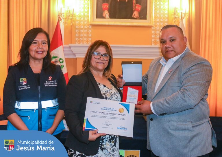 Compartimos con todos ustedes las fotos de la emocionante ceremonia de reconocimiento a los 👨🏫
