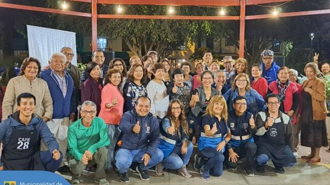 Los vecinos asistentes pudieron disfrutar de la música 🎷 en vivo y pasar una tarde amena entre amigos 🪇.