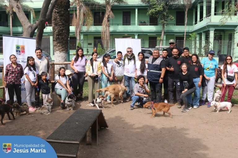 ¡Convertirte en un dueño responsable nunca ha sido tan fácil y divertido! 🐾🎓🐕