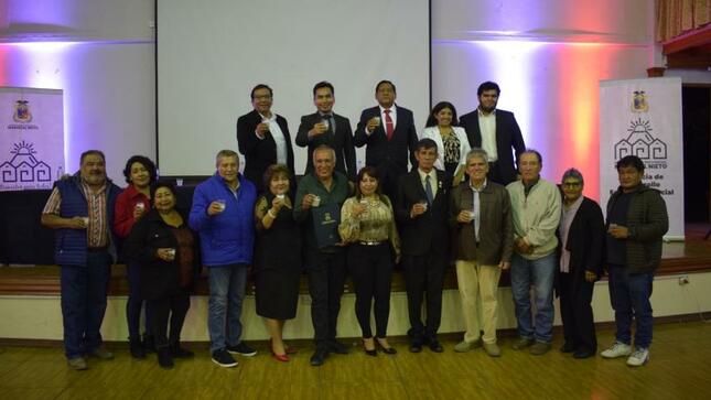 La autoridad provincial, John Larry Coayla y habiéndose cumplido 20 años de labor realizada a favor de la producción y comercialización del pisco moqueguano, la Municipalidad Provincial de Mariscal Nieto realizó un merecido reconocimiento a la Asociación de Productores de Pisco Moquegua (APPIM), mediante resolución de alcaldía N° 183-2023 que otorga a la comuna provincial las atribuciones de reconocer a emprendedores de la provincia por su invaluable apoyo incondicional al desarrollo; es el caso de la asociación mencionada.