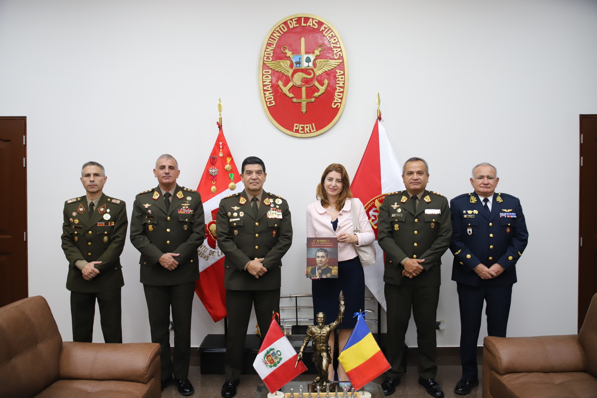 Embajadora de Rumania en el Perú visita al CCFFAA