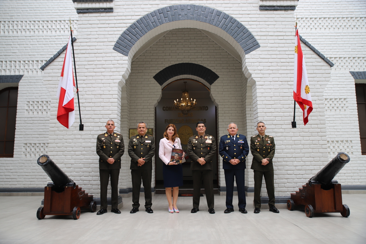 Embajadora de Rumania en el Perú visita al CCFFAA