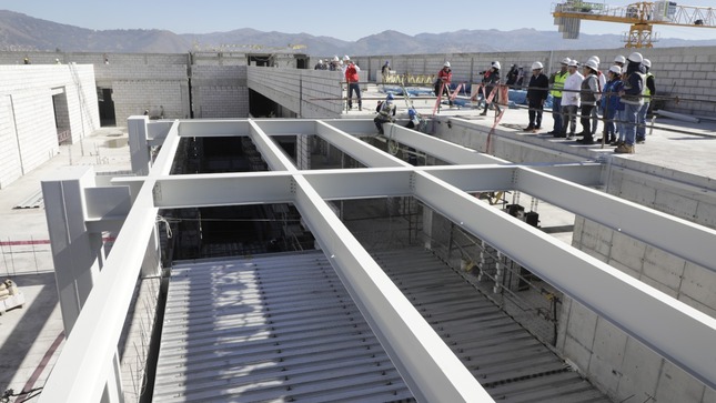 El contralor general Nelson Shack informó que el departamento de Cajamarca registra un total de 79 obras públicas paralizadas, con un costo actualizado superior a los S/ 1700 millones. De dichas obras, 12 están a cargo del gobierno nacional, 62 a gobiernos locales y 5 al gobierno regional.