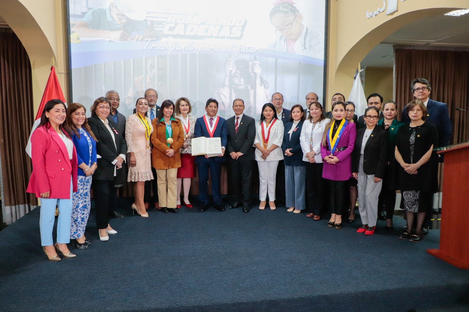 La vicepresidenta del TC Luz Pacheco participó en presentación del programa “Rompiendo Cadenas” que busca defender los derechos de la niñez