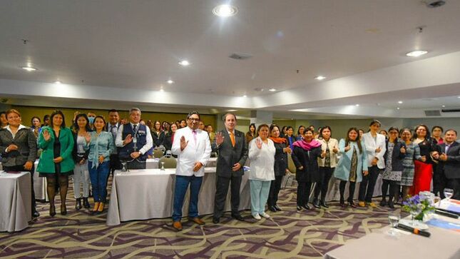 Foto 1 de Director General inaugura Taller multimodal de higiene de manos