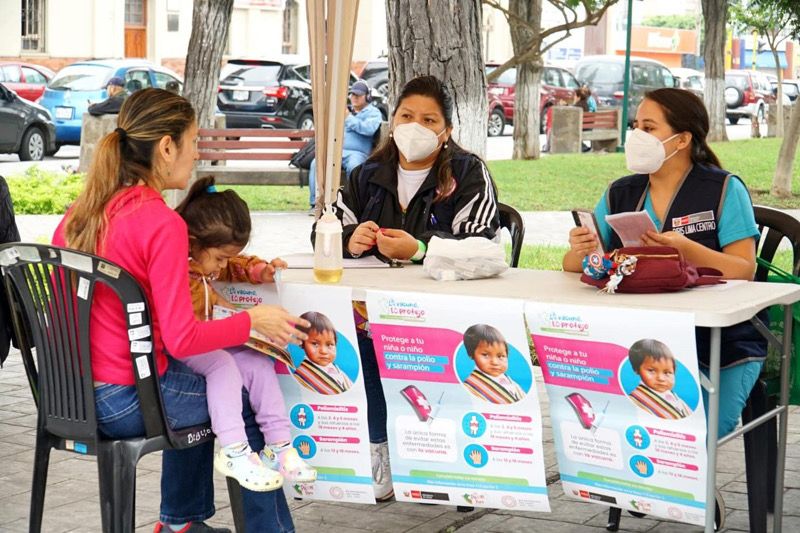 Foto 3 de 300 brigadas de vacunación se despliegan para proteger a menores de 5 años contra la polio y sarampión