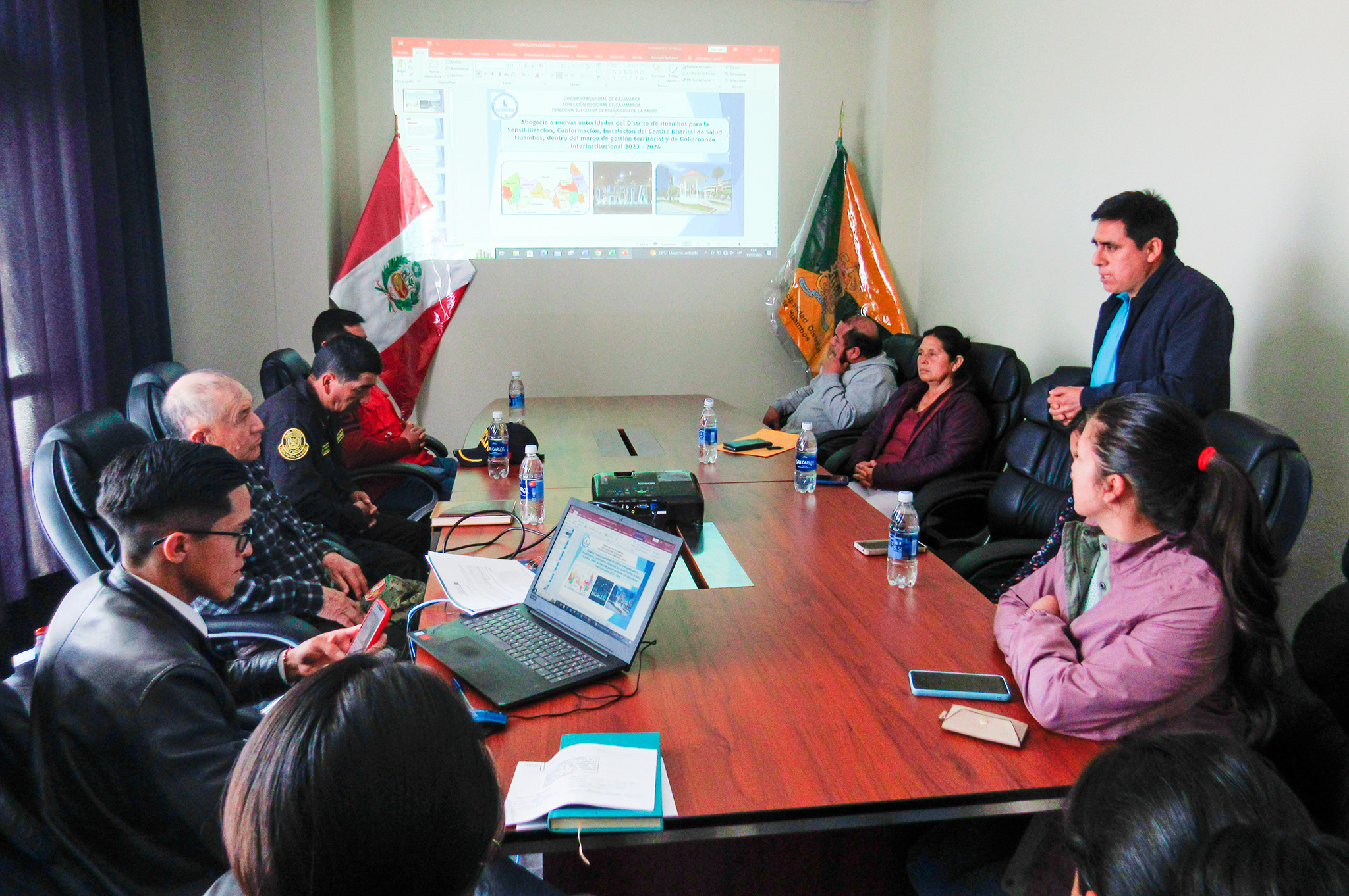  Fotografía de comité distrital para la promoción de la salud en Huambos