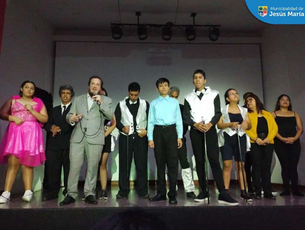 👏🏼 Los vecinos asistentes pudieron disfrutar del primer musical 🎶 protagonizado por jóvenes con autismo y síndrome de Down.
Musical Ciudadano