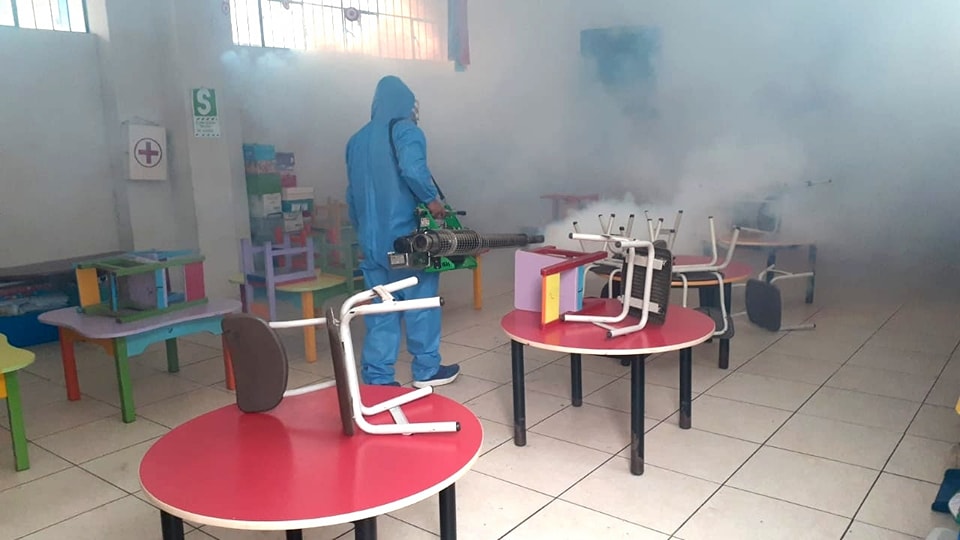 MPH y hospital fumigan instalaciones del colegio 21010 "Clara Nichos Mansilla" para prevenir el dengue