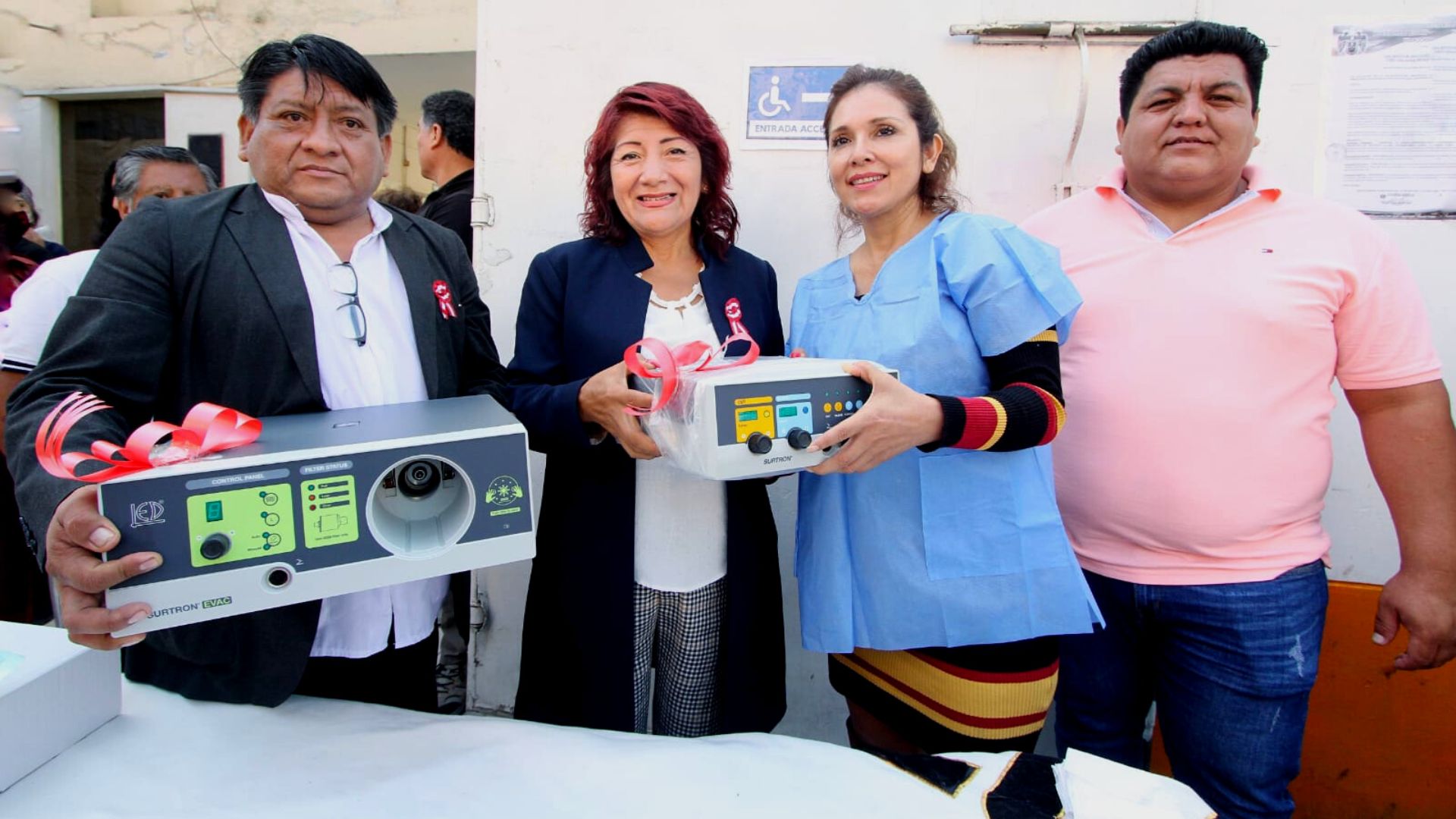 Gobernadora Rosa Vásquez implementa con equipos médicos al Centro de Salud de Ricardo Palma en Huarochirí