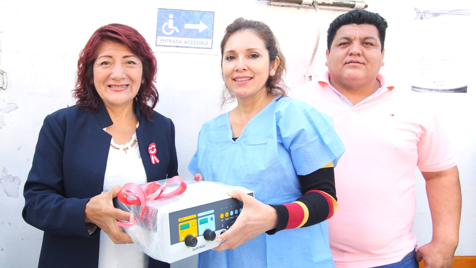 Gobernadora Rosa Vásquez implementa con equipos médicos al Centro de Salud de Ricardo Palma en Huarochirí