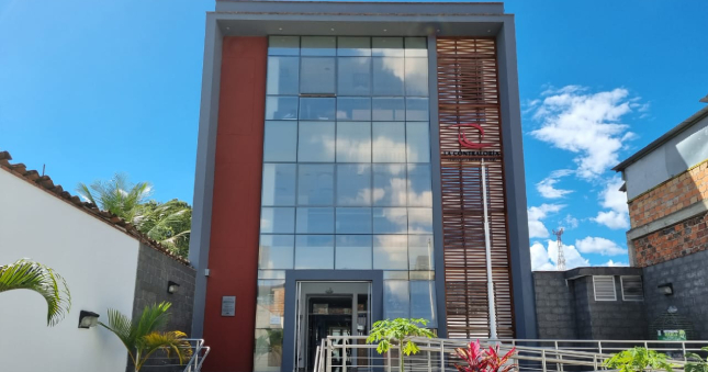 La Contraloría General advirtió a las autoridades del Gobierno Regional de San Martín que el expediente técnico del adicional de la obra de mejoramiento y ampliación del sistema de agua potable y alcantarillado para el centro poblado San Juan de Porongo del distrito de Uchiza, provincia de Tocache, no cuenta con disponibilidad de terreno para la Planta de Tratamiento de Aguas Residuales (PTAR), pese haber sido aprobada su reubicación por la entidad debido a que la zona es pantanosa e inundable.
