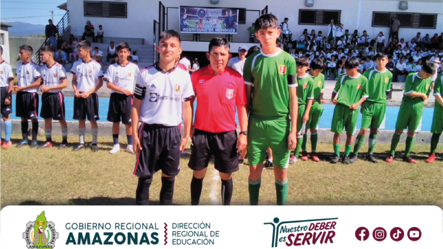 equipos iniciando el partido de futbol