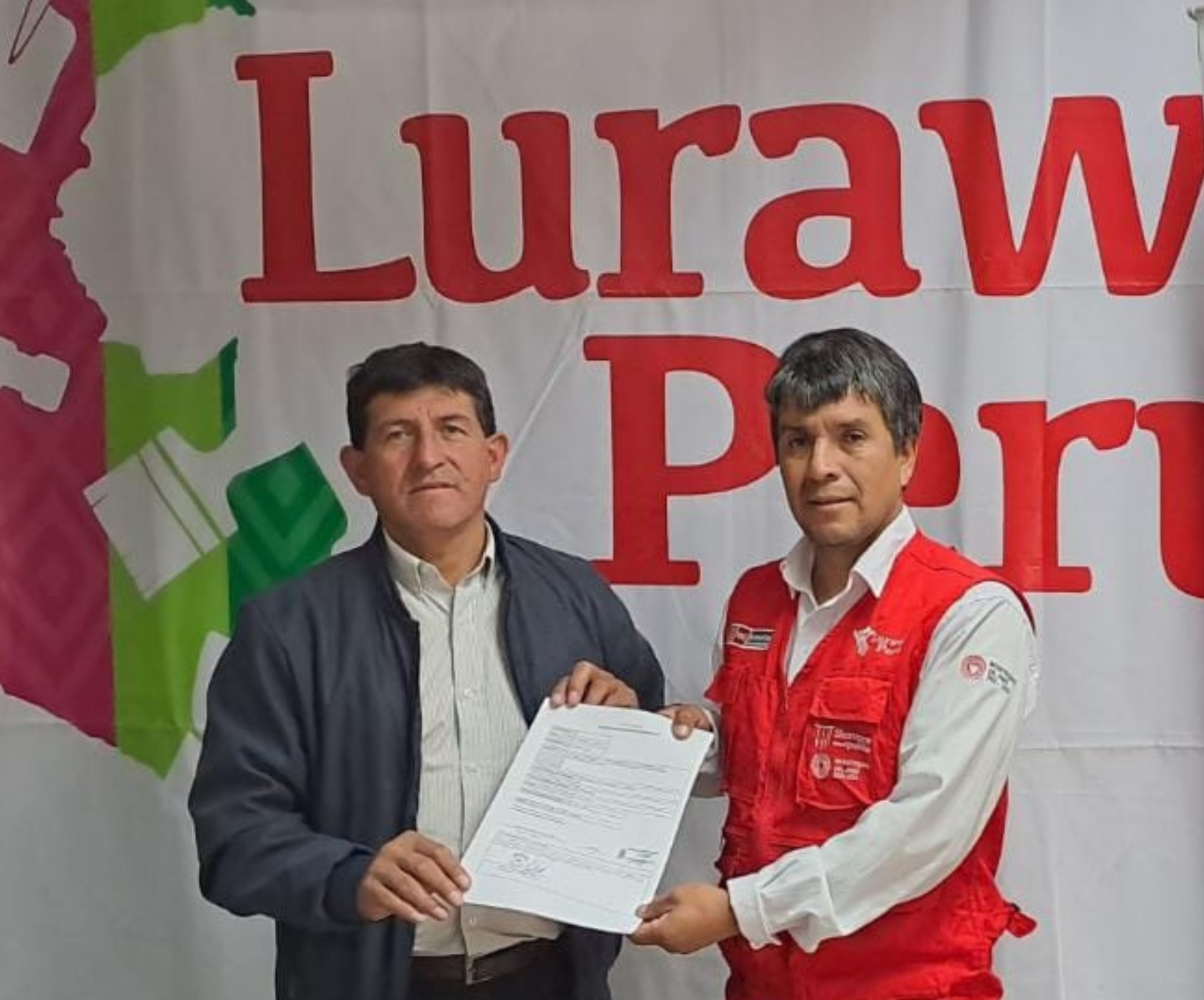 Reunión entre alcalde de Huambos y representante de Lurawi