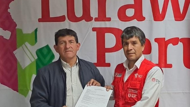Reunión entre alcalde de Huambos y representante de Lurawi