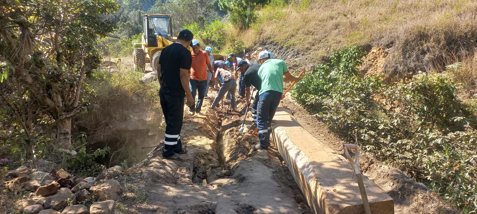 Puente carrozable en el sector la encañada